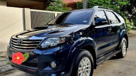 Selling Black Toyota Fortuner 2013 in Parañaque