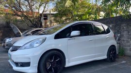 Sell White 2013 Honda Jazz 