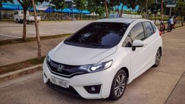 Selling White Honda Jazz 2017 in Quezon