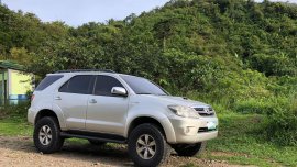 Selling Pearl White Toyota Fortuner 2005 in Samal