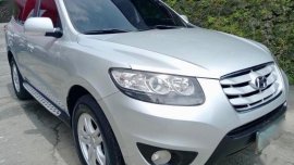 Selling Brightsilver Hyundai Santa Fe 2011 in Pasig
