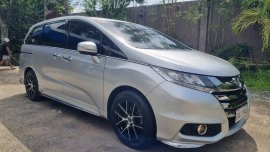 Selling Brightsilver Honda Odyssey 2019 in Malabon