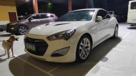 Selling White Hyundai Genesis 2013 in Bulakan
