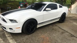 White Ford Mustang 2013 for sale in Lipa