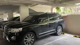 Sell 2018 Toyota Land Cruiser in Makati