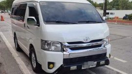 Selling White Toyota Hiace 2017 in Manila