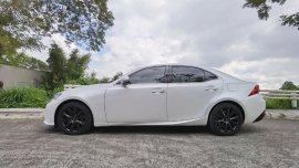 Selling Pearl White Lexus IS350 2017 in Quezon