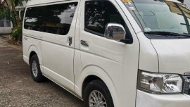 Selling Pearl White Toyota Hiace Super Grandia 2019 in Las Piñas