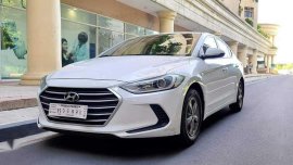 White Hyundai Elantra 2019 for sale in Manual