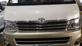 Selling White Toyota Hiace Super Grandia 2013 in Dasmariñas