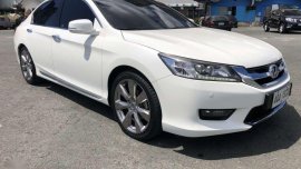 Pearl White Honda Accord 2015 for sale in Automatic
