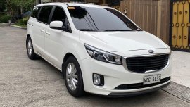 Selling Pearl White Kia Carnival 2016 in Pasig