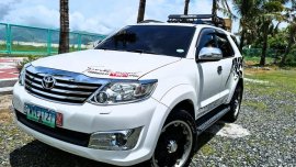 Selling White Toyota Fortuner 2012 in Subic