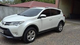Selling Pearl White Toyota RAV4 2014 in Santa Ana