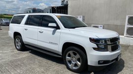 White Chevrolet Suburban 2019 for sale in Automatic
