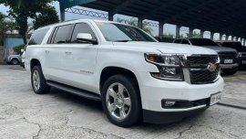 White Chevrolet Suburban 2019 for sale in Automatic