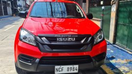 Selling used 2016 Isuzu mu-X  in Red