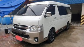 Selling White Toyota Hiace Super Grandia 2016 in Makati