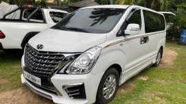 Selling Pearl White Hyundai Starex 2018 in Muntinlupa