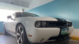 Selling White Dodge Challenger 2013 in Makati