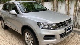 Selling Pearl White Volkswagen Touareg 2014 in Pasig