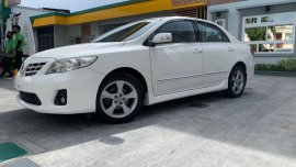 Pearl White Toyota Corolla altis 2011 for sale in Automatic