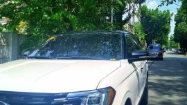 Selling White Ford Expedition 2018 in Pateros