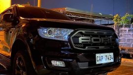 Selling Black Ford Everest 2019 in Pasig
