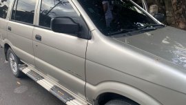 Pearl White Isuzu Crosswind 2005 for sale in Quezon