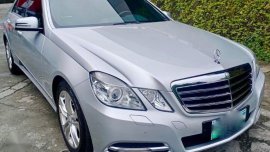 Selling Pearl White Mercedes-Benz E300 2011 in Pasig