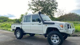 Selling White Toyota Land Cruiser 2020 in Muntinlupa