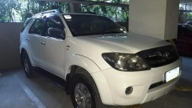 Selling White Toyota Fortuner 2006 in Mandaluyong