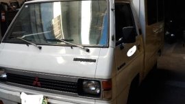 Selling White Mitsubishi L300 2000 in Manila