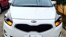 Selling White Kia Carens 2015