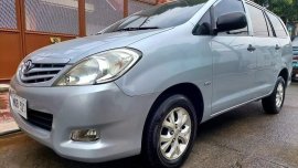 Selling Brightsilver Toyota Innova 2010 in Marikina