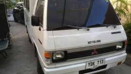 Selling White Mitsubishi L300 2008 in Talisay