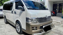 Pearl White Toyota Hiace Super Grandia 2010 for sale in Automatic