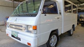 Selling White Mitsubishi L300 2011 in Las Piñas