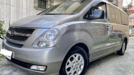 Selling Silver Hyundai Grand Starex 2014 in Manila