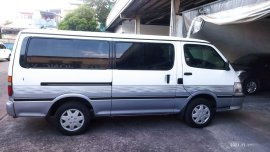 Selling White Toyota Hiace Super Grandia 2001 in Pateros
