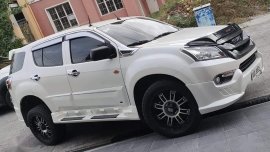White Isuzu Mu-X 2015 for sale in Manual