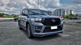 Selling Grey Toyota Land Cruiser 2012 in Pasig