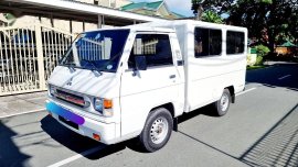 White Mitsubishi L300 2015 for sale in Las Piñas