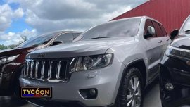 Selling Silver Jeep Grand Cherokee 2011in Pasig