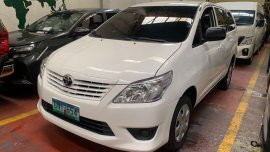 Selling White Toyota Innova 2012 in San Juan