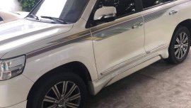 Selling Pearl White Toyota Land Cruiser 2018 in Quezon