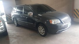 Selling Grey Chrysler Town And Country 2012 in Manila