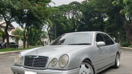 Selling Brightsilver Mercedes-Benz E-Class 1996 in Pasig