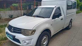 Pearl White Mitsubishi L200 2013 for sale in Santiago