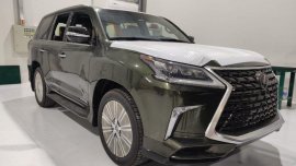 Selling Black Lexus LX570 2021 in Quezon